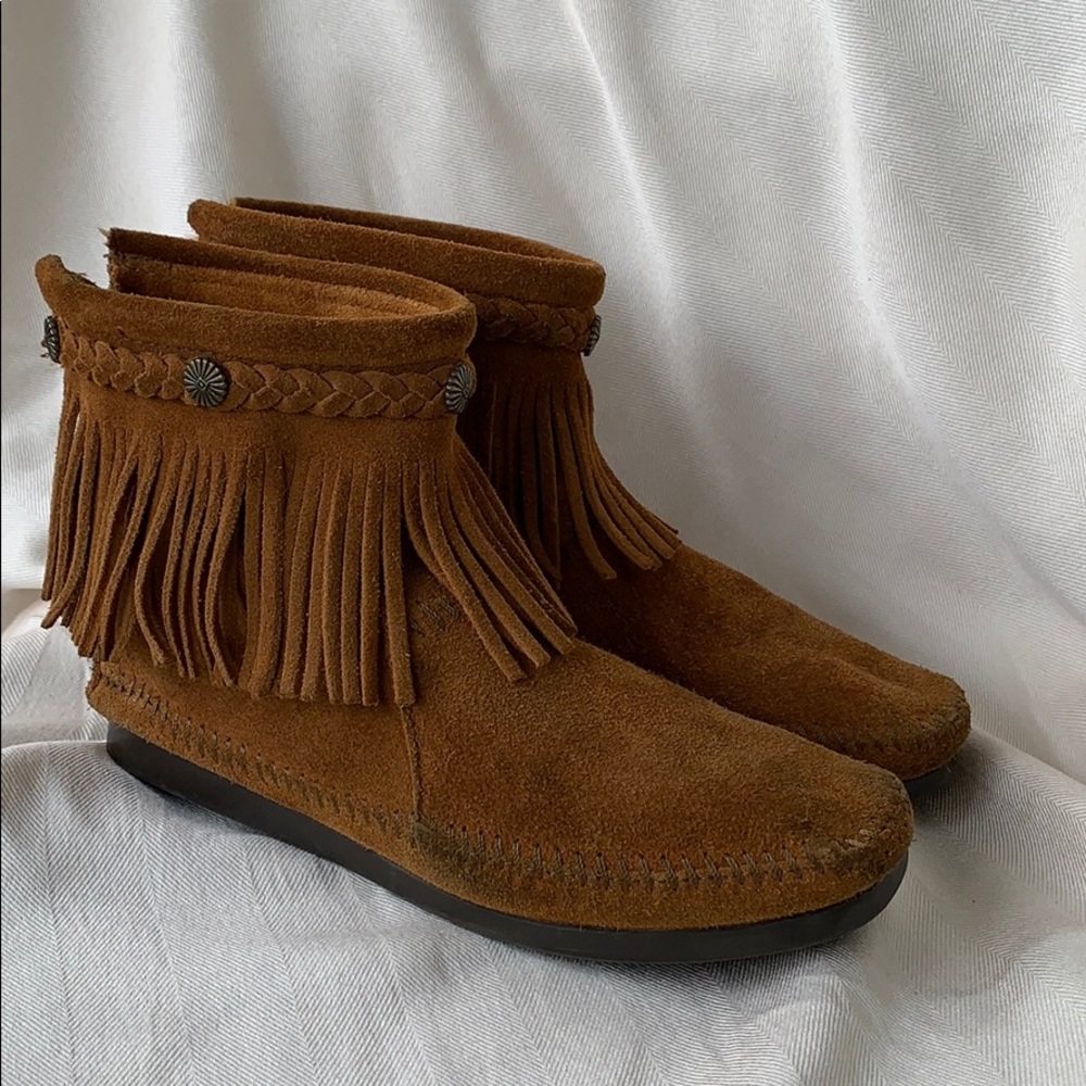 Minnetonka Moccasins Hi Top Brown Suede Braid & Fringe